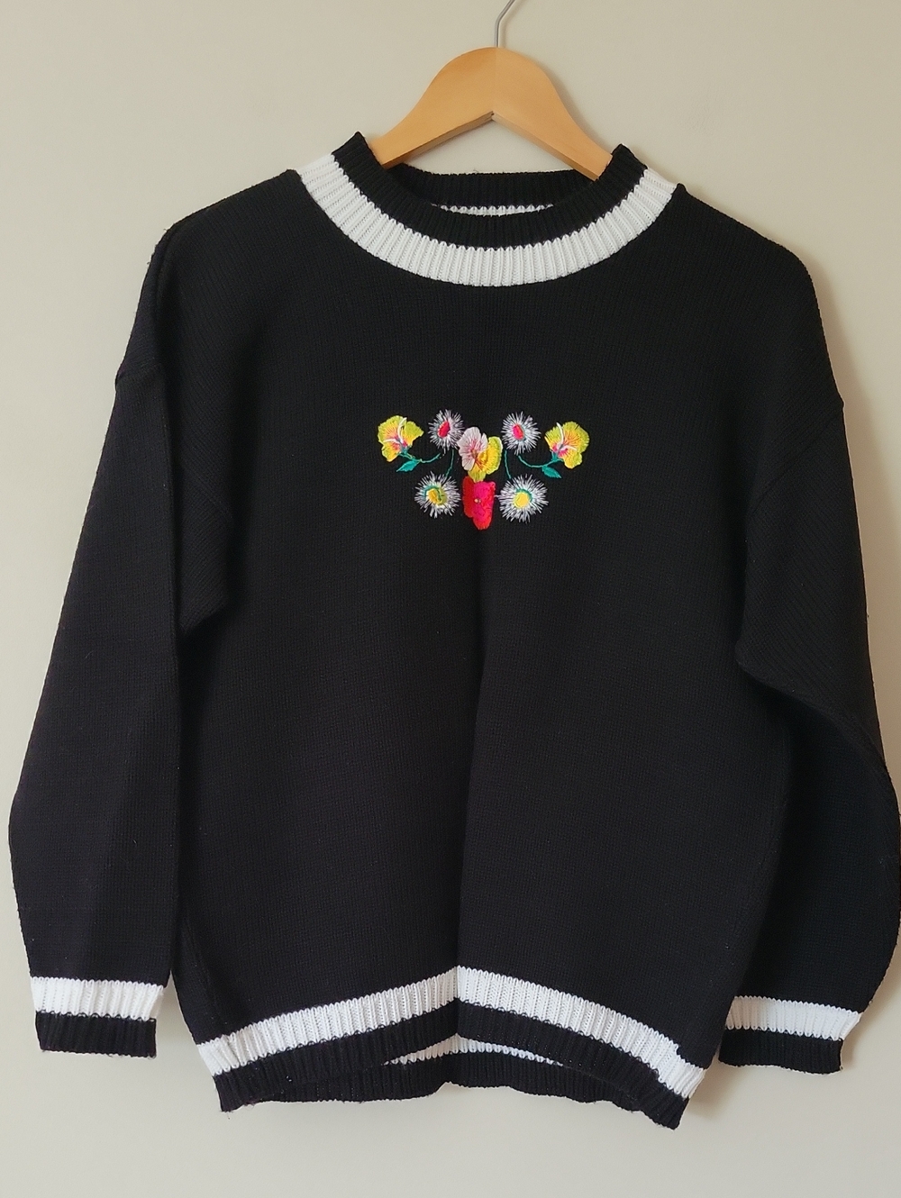 Vintage 90s Women's Knit Floral Embroidered Grandma Cottagecore Sweater Size L